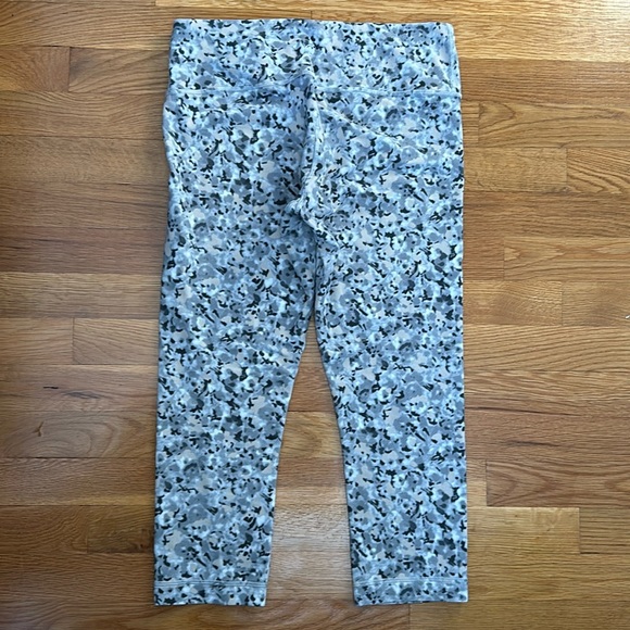 Lululemon Wunder Under Grey Pebble Cropped Leggings Size 8 - Picture 4 of 10